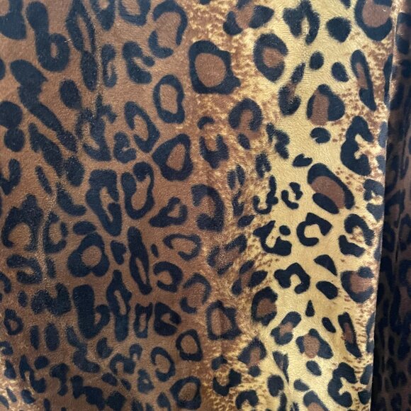 Leopard Print Double Layered Velvet-like Blanket - Picture 2 of 4